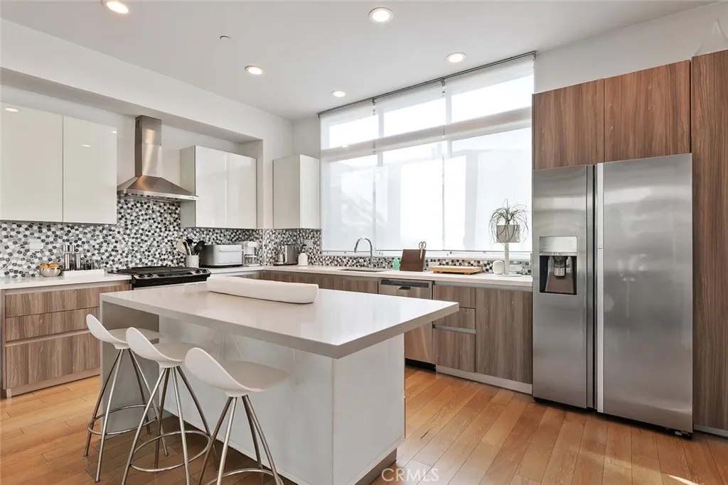 6736 W Hepburn Way, Los Angeles, California 90038 home-pic-12