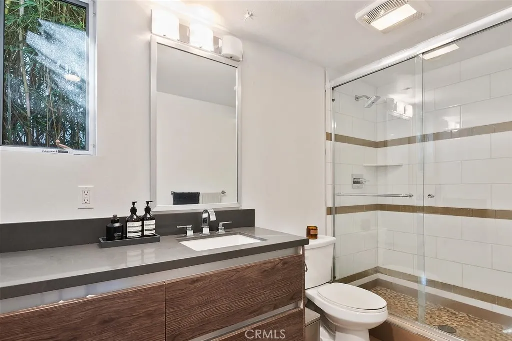 6736 W Hepburn Way, Los Angeles, California 90038 home-pic-27