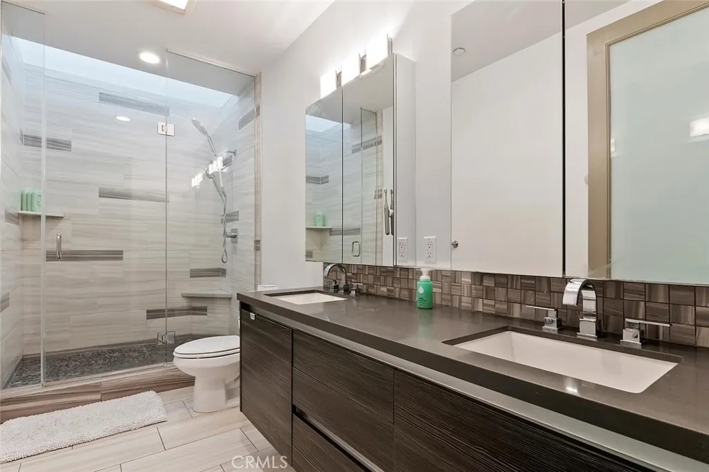 6736 W Hepburn Way, Los Angeles, California 90038 home-pic-21