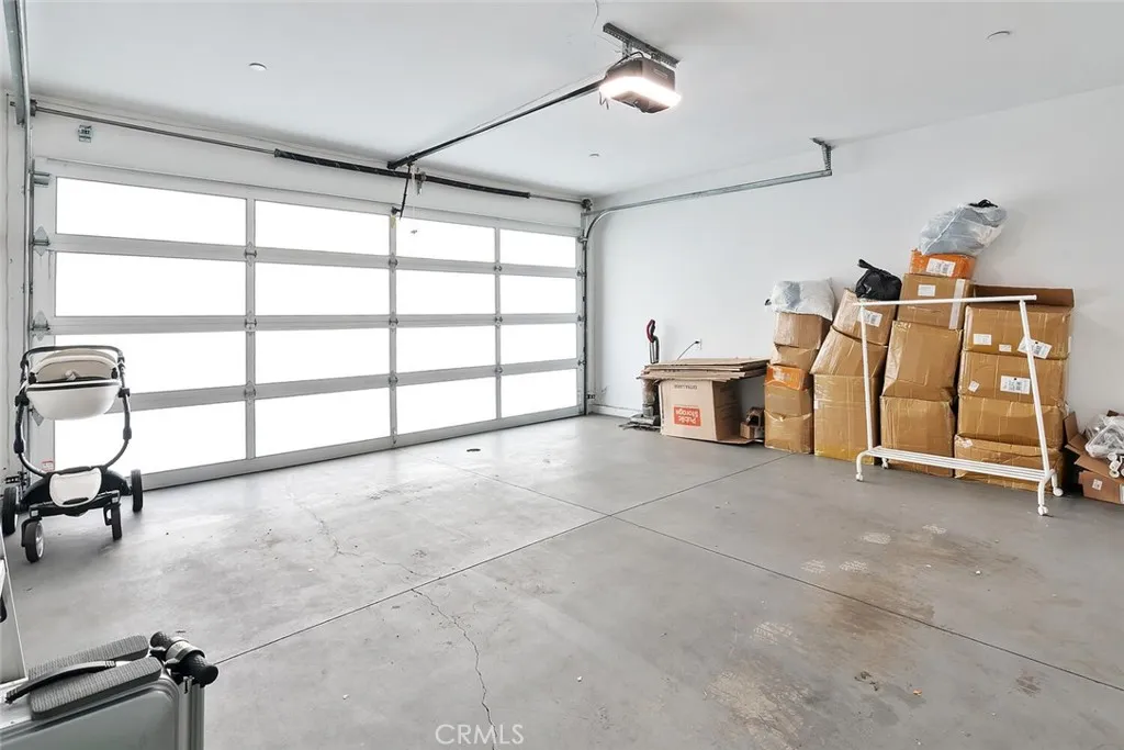 6736 W Hepburn Way, Los Angeles, California 90038 home-pic-31