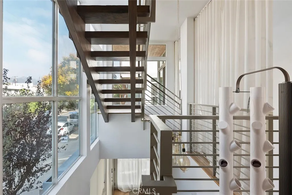 6736 W Hepburn Way, Los Angeles, California 90038 home-pic-4