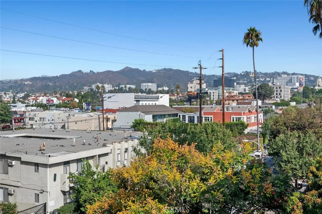 6736 W Hepburn Way, Los Angeles, California 90038 home-pic-38