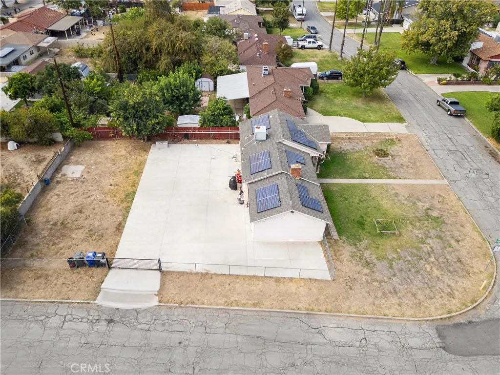 1555 Toluca Dr, San Bernardino, California 92404 home-pic-12
