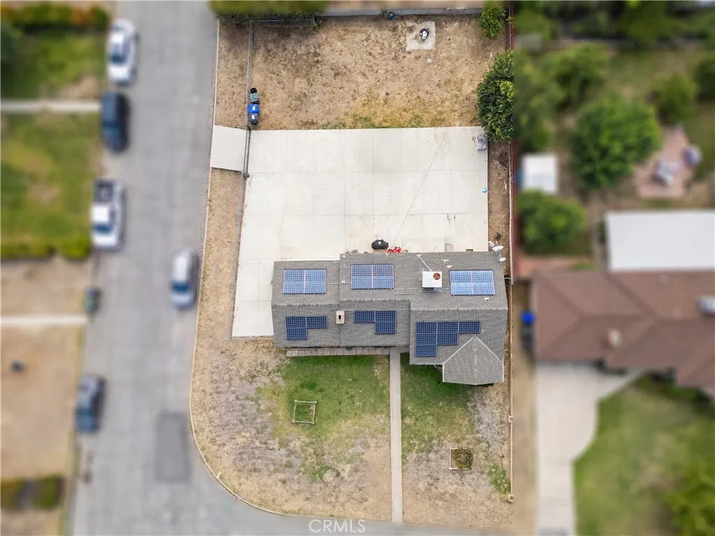 1555 Toluca Dr, San Bernardino, California 92404 home-pic-10