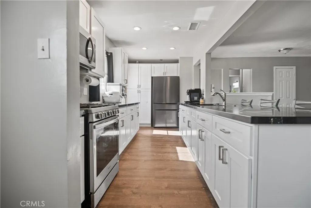 1555 Toluca Dr, San Bernardino, California 92404 home-pic-4