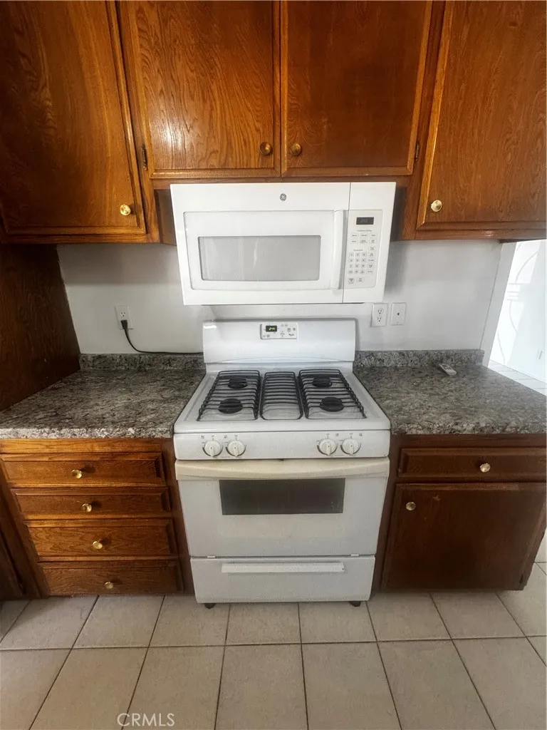 41376 Torrey Pine Court, Hemet, California 92544 home-pic-5