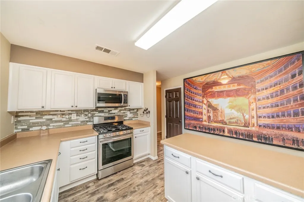 16013 Papago Place, Victorville, California 92394 home-pic-12