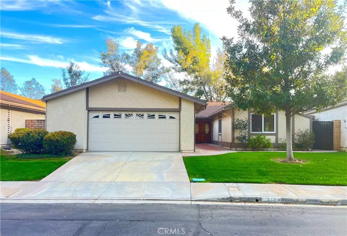 718 Via La Paloma, Riverside, California 92507
