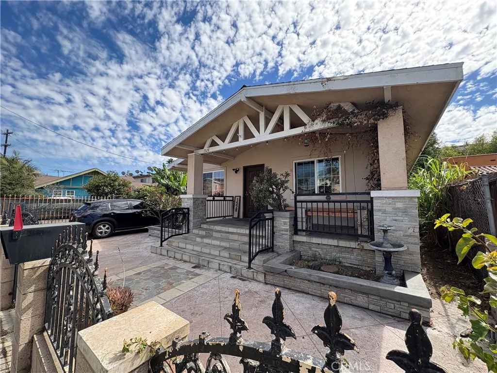 1528 E 11th Street, Long Beach, California 90813 home-pic-2