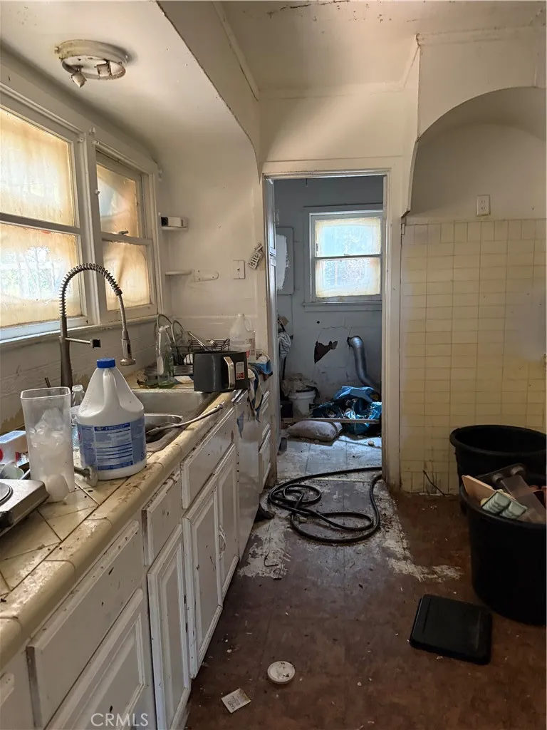 7830 7830 S Victoria, Los Angeles, California 90043 home-pic-10