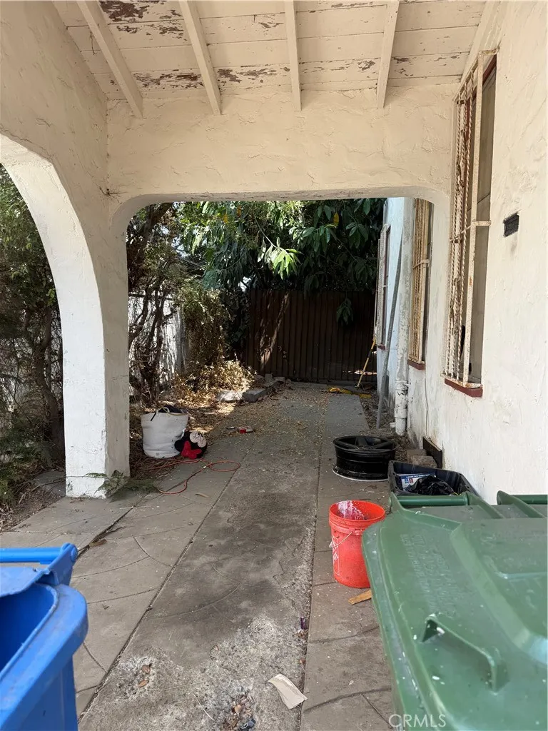 7830 7830 S Victoria, Los Angeles, California 90043 home-pic-1