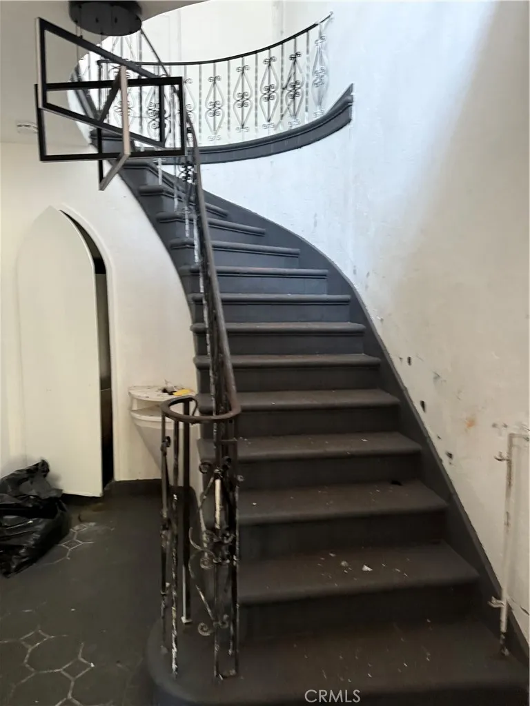 7830 7830 S Victoria, Los Angeles, California 90043 home-pic-7