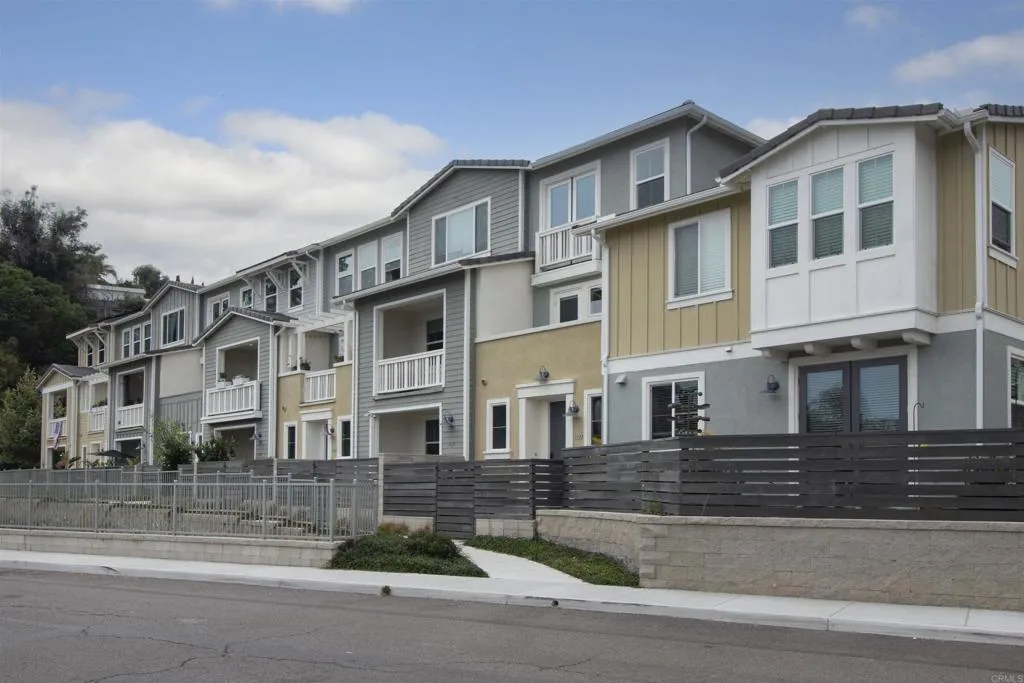 1121 Makena Way, Oceanside, California 92054 home-pic-37