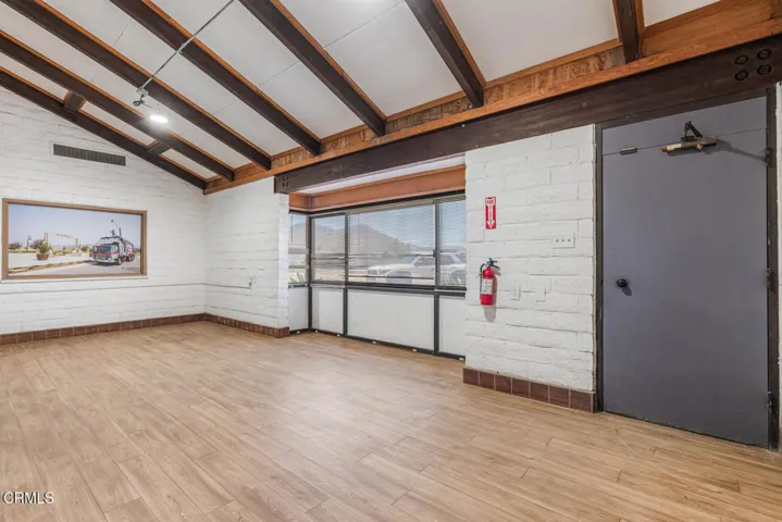 905 Corporation St Santa Paula-large-014