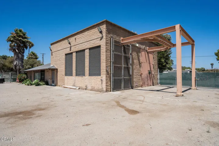 905 Corporation St Santa Paula-large-012