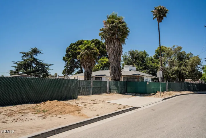 905 Corporation St Santa Paula-large-038