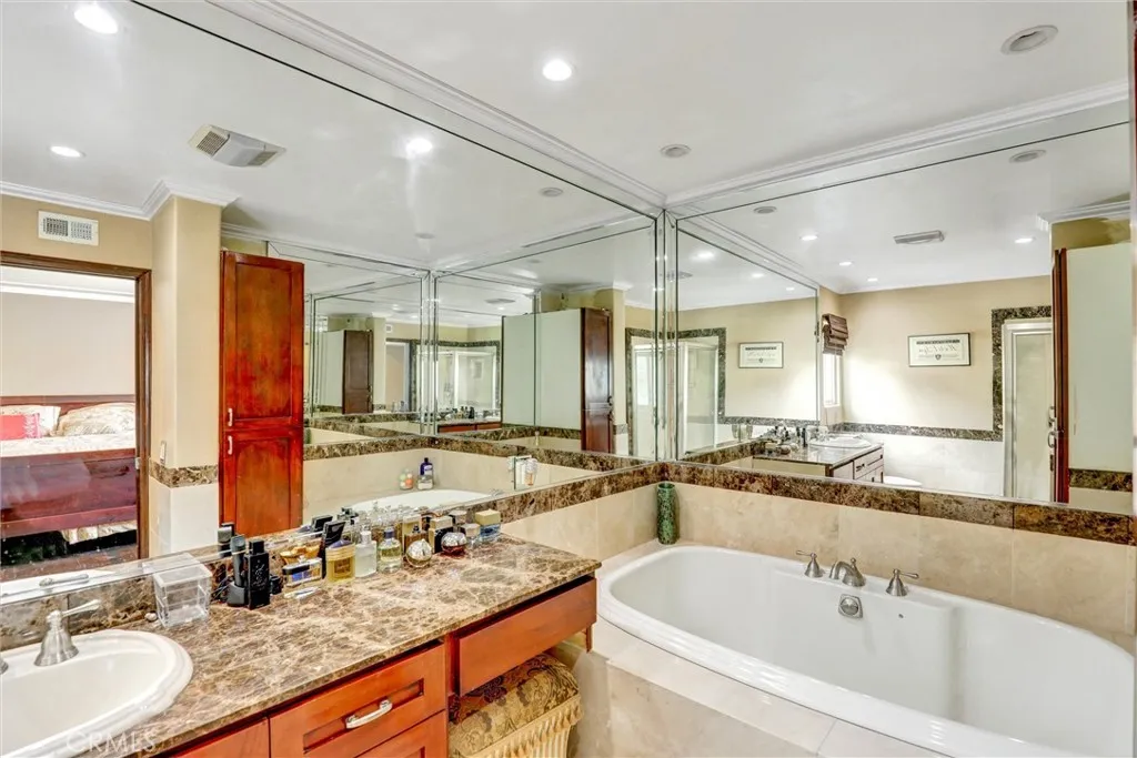 19127 Allingham Avenue, Cerritos, California 90703 home-pic-19