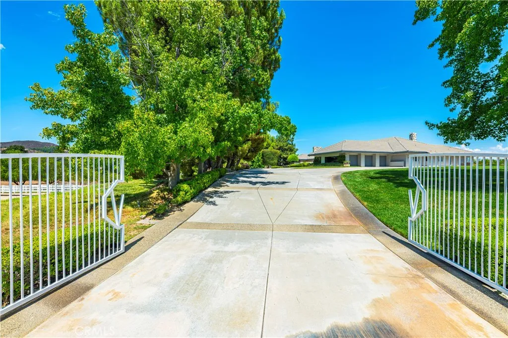 21410 Avenida De Arboles, Murrieta, California 92562 home-pic-6