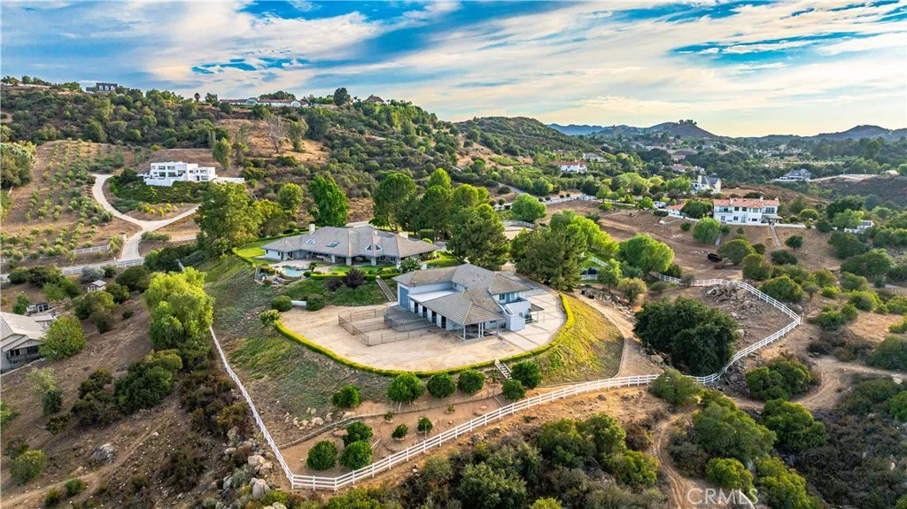 21410 Avenida De Arboles, Murrieta, California 92562 home-pic-4