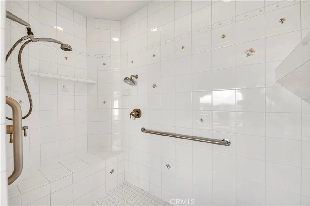 21410 Avenida De Arboles, Murrieta, California 92562 home-pic-32