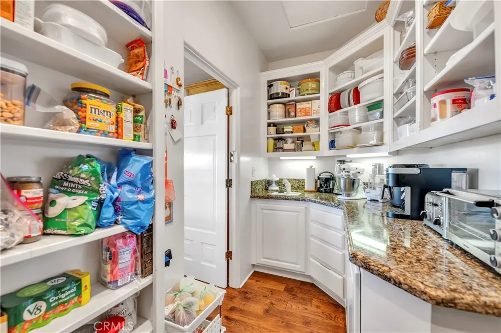 21410 Avenida De Arboles, Murrieta, California 92562 home-pic-18