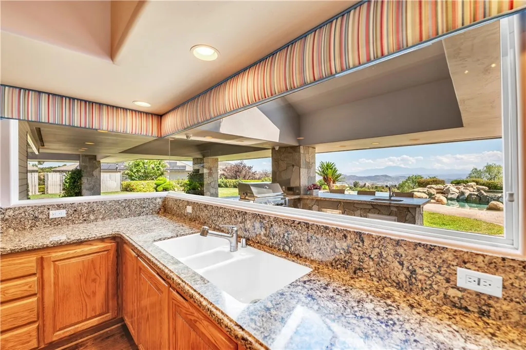 21410 Avenida De Arboles, Murrieta, California 92562 home-pic-16