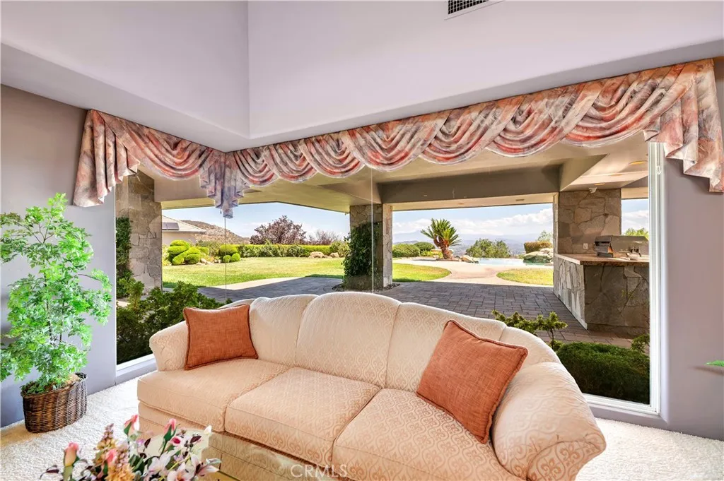21410 Avenida De Arboles, Murrieta, California 92562 home-pic-13