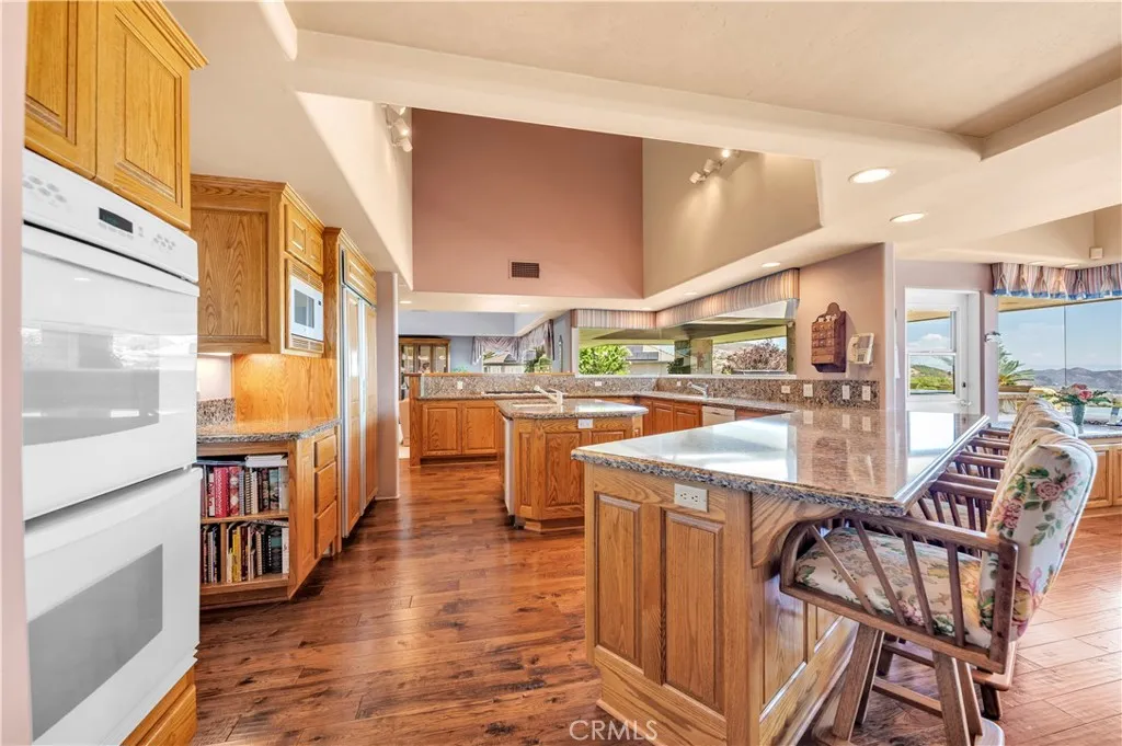 21410 Avenida De Arboles, Murrieta, California 92562 home-pic-17