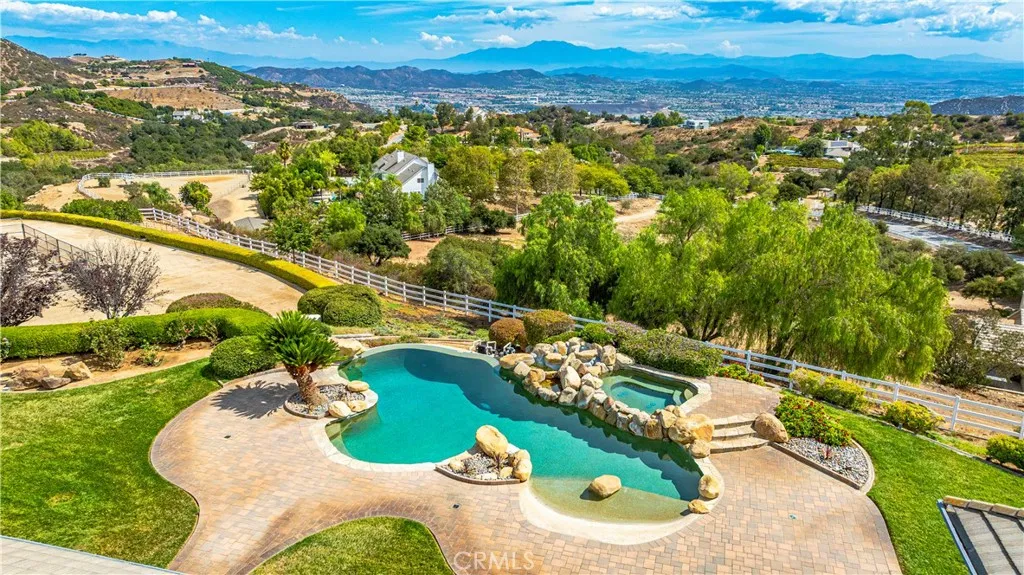 21410 Avenida De Arboles, Murrieta, California 92562 home-pic-5