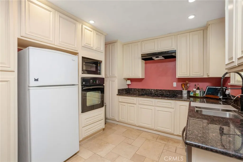 619 Granada Street, Glendale, California 91205 home-pic-8