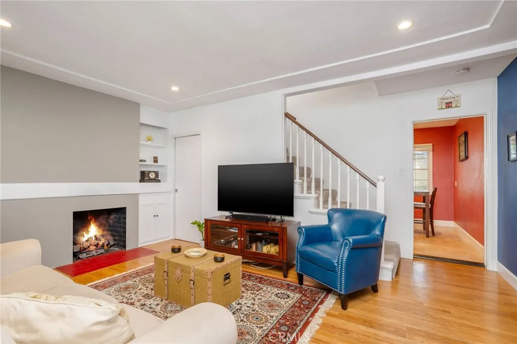 619 Granada Street, Glendale, California 91205 home-pic-2