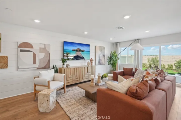 MODEL HOME