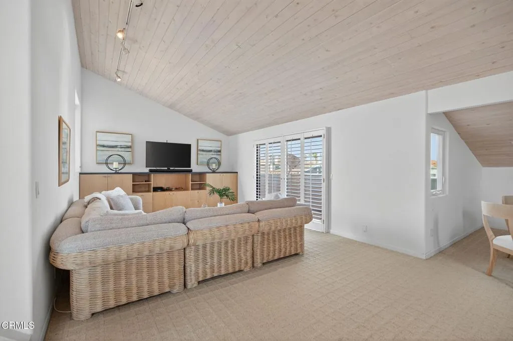 4169 Ocean Drive, Oxnard, California 93035 home-pic-24