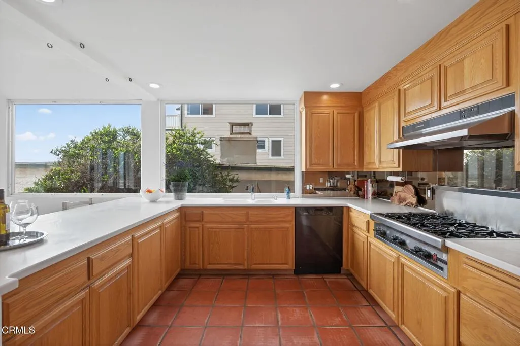 4169 Ocean Drive, Oxnard, California 93035 home-pic-19
