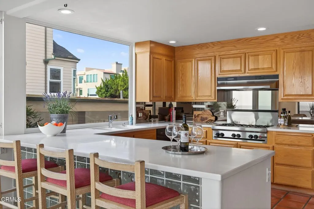 4169 Ocean Drive, Oxnard, California 93035 home-pic-16