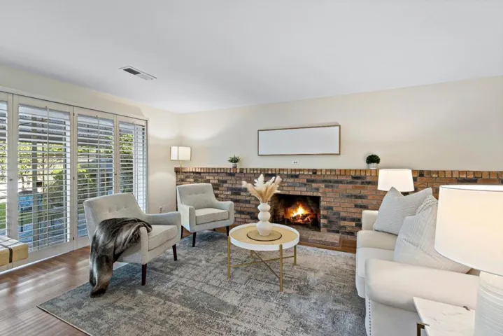 large family room off kitchen