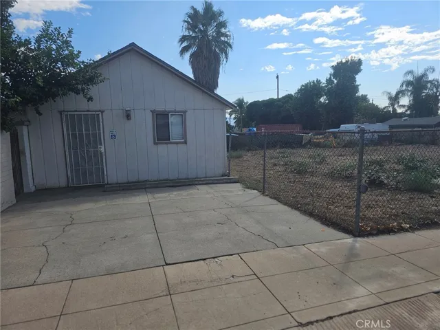 Detached @ 324 sq ft building to right