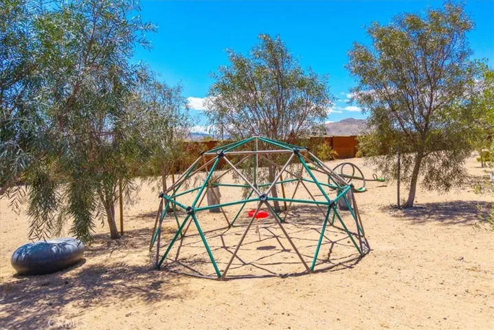 2837 Border Avenue, Joshua Tree, California 92252