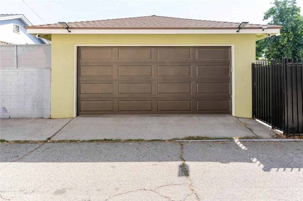 7459 Sylmar Avenue, Van Nuys, California 91405 home-pic-32