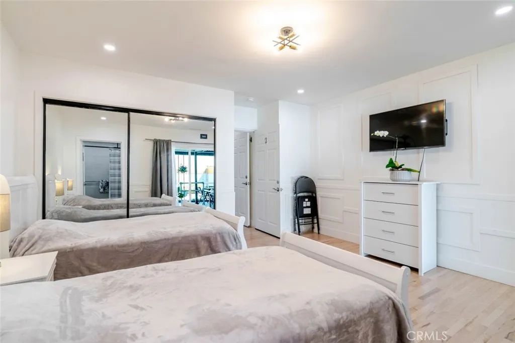 7459 Sylmar Avenue, Van Nuys, California 91405 home-pic-18