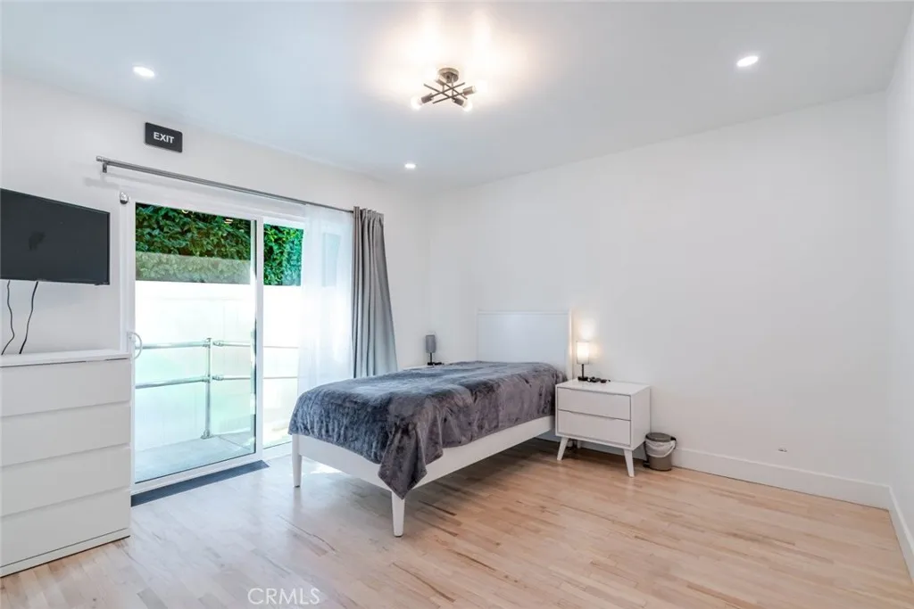 7459 Sylmar Avenue, Van Nuys, California 91405 home-pic-14