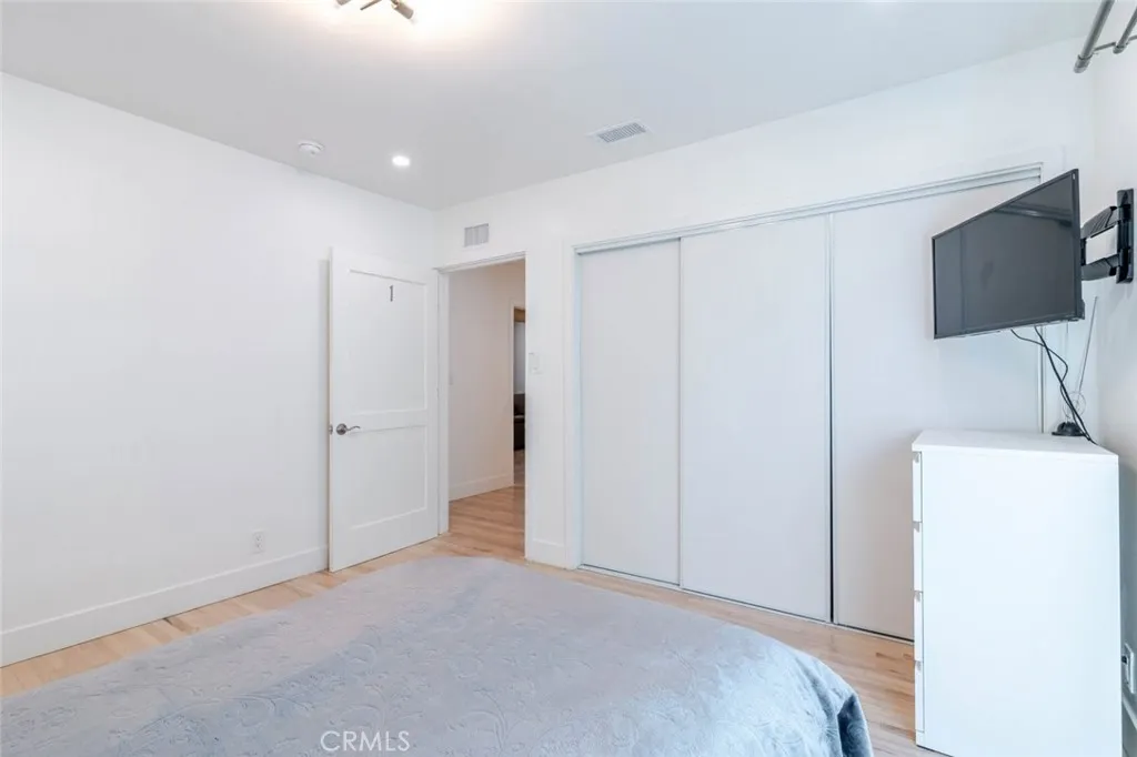7459 Sylmar Avenue, Van Nuys, California 91405 home-pic-15