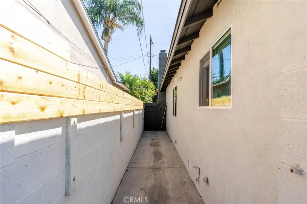 7459 Sylmar Avenue, Van Nuys, California 91405 home-pic-26