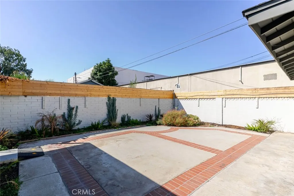 7459 Sylmar Avenue, Van Nuys, California 91405 home-pic-24