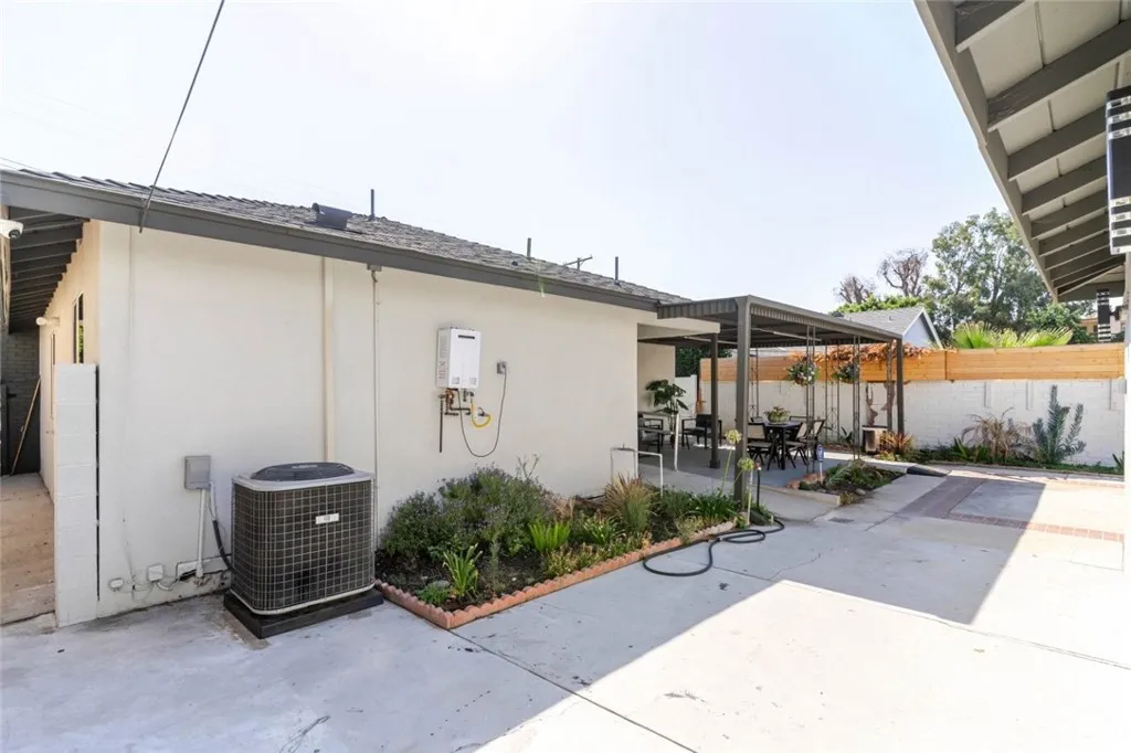 7459 Sylmar Avenue, Van Nuys, California 91405 home-pic-25