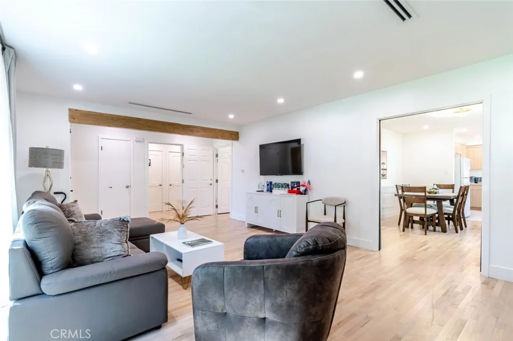 7459 Sylmar Avenue, Van Nuys, California 91405 home-pic-6