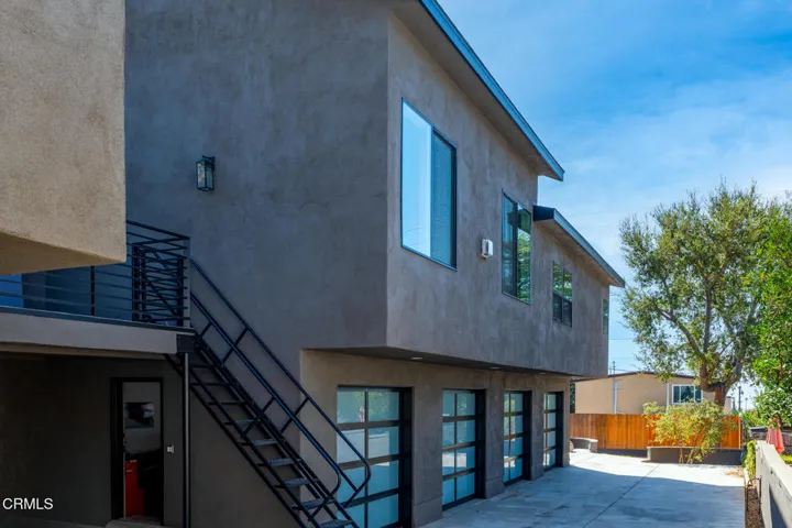 6 Car Garage & Driveway