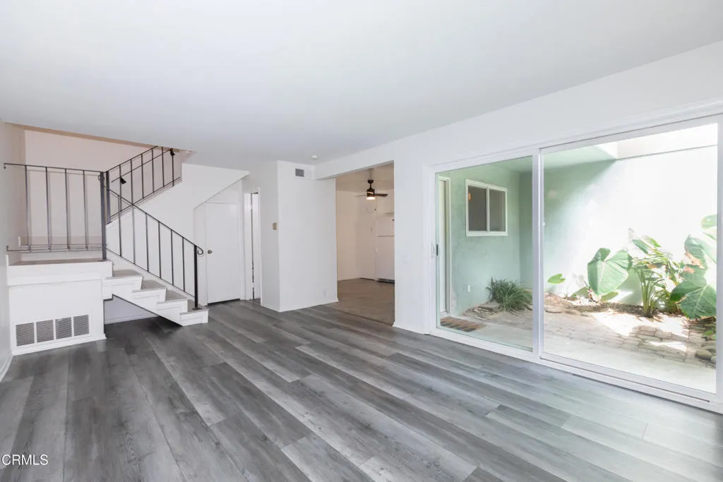 3107 E Harbor Boulevard B, Ventura, California 93001 home-pic-2