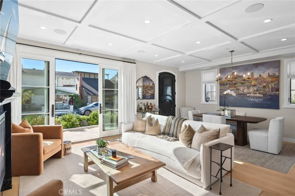 318 Coronado Street, Newport Beach, California 92661 home-pic-1