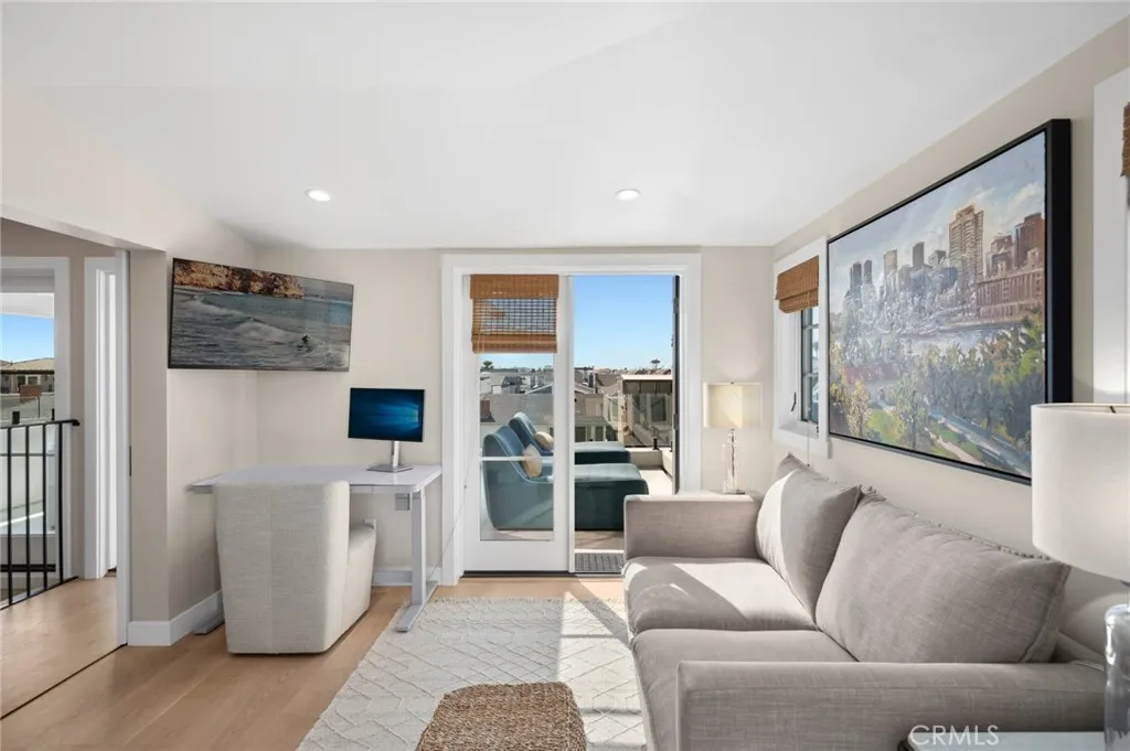 318 Coronado Street, Newport Beach, California 92661 home-pic-20